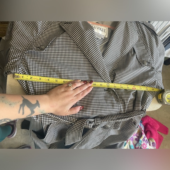 LA VOGUE long black and white checkered trench coat with front tie - Picture 14 of 15